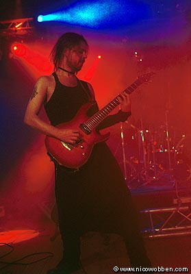 nvmb041003_04
